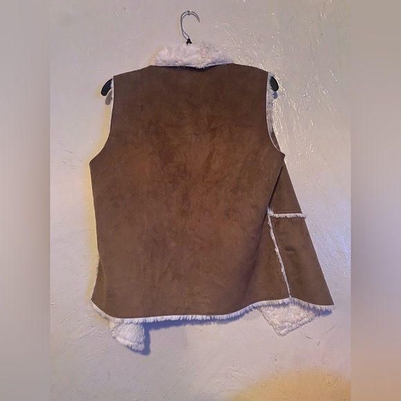 St John’s Bay Vest - Picture 2 of 2